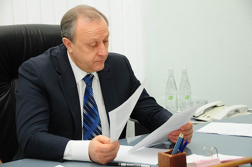 10 марта о десятипроцентном сокращении своей зарплаты объявил губернатор Саратовской области Валерий Радаев. Он также заявил об отказе летать бизнес-классом и пользоваться вагонами СВ в целях экономии