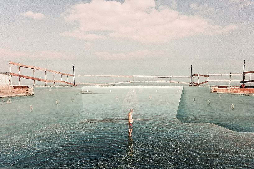 «Один в бассейне» Фотограф: Лука Лагетти, Италия