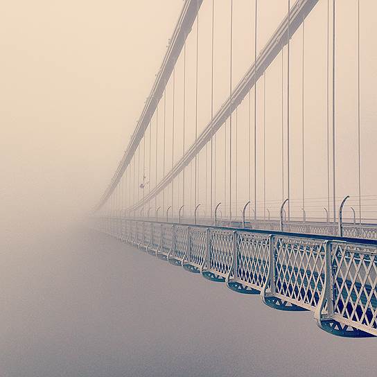 «Мост, исчезающий в тумане» Фотограф: Элен Уэльтон, Великобритания