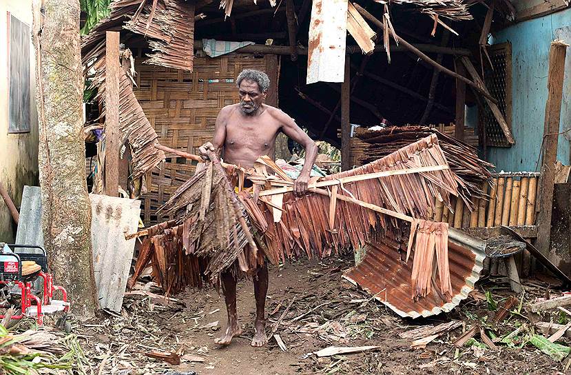 Большую тревогу вызывает судьба жителей островов южной провинции Тафеа — над южными островами минувшей ночью прошел эпицентр циклона