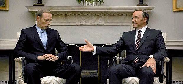 В третьем сезоне сериала «Карточный домик» (2015) появился новый герой — президент России Петров, похожий на Владимира Путина (на фото слева). Продолжение сериала  посвящено отношениям главного героя — новоиспеченного президента США Фрэнка Андервуда — с его российским коллегой 
