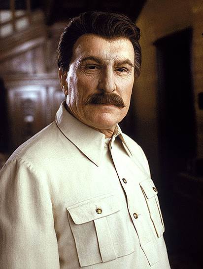 В 1992 году на экраны вышел фильм «Сталин» Ивана Пассера.  Иосифа Сталина сыграл Роберт Дюваль («Крестный отец»)