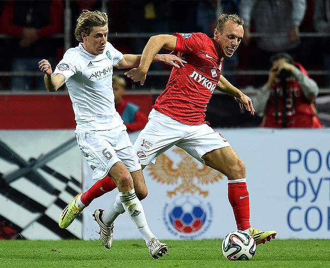 Футболисты Адилсон Варкен (слева) и Денис Глушаков