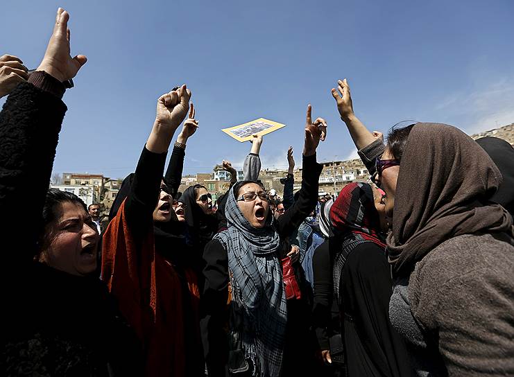Демонстрация с участием нескольких тысяч человек, по мнению экспертов, заставит остальных женщин Афганистана бороться за свои права
