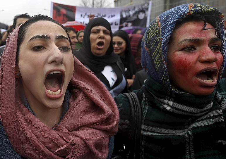 Власти подтвердили, что Фархунда не сжигала Коран, а женщины-активистки Афганистана начали митинг, масштабов которого Кабул до этого не видел

