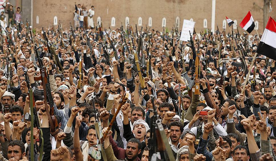 Сана, Йемен. Митинг шиитских повстанцев против саудовских бомбардировок 