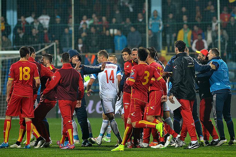 Согласно правилам UEFA, сборной Черногории грозит штраф, как минимум один матч без зрителей и с большой долей вероятности — техническое поражение