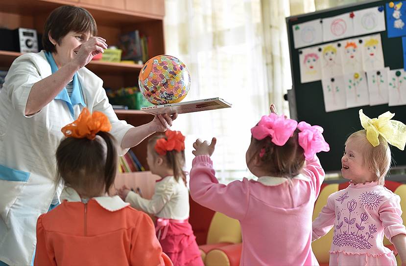 Посетители детского дома могли увидеть, как организована работа с детьми, например, работа студий дополнительного образования