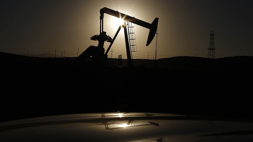 Добыча нефти в США достигла столетних максимумов