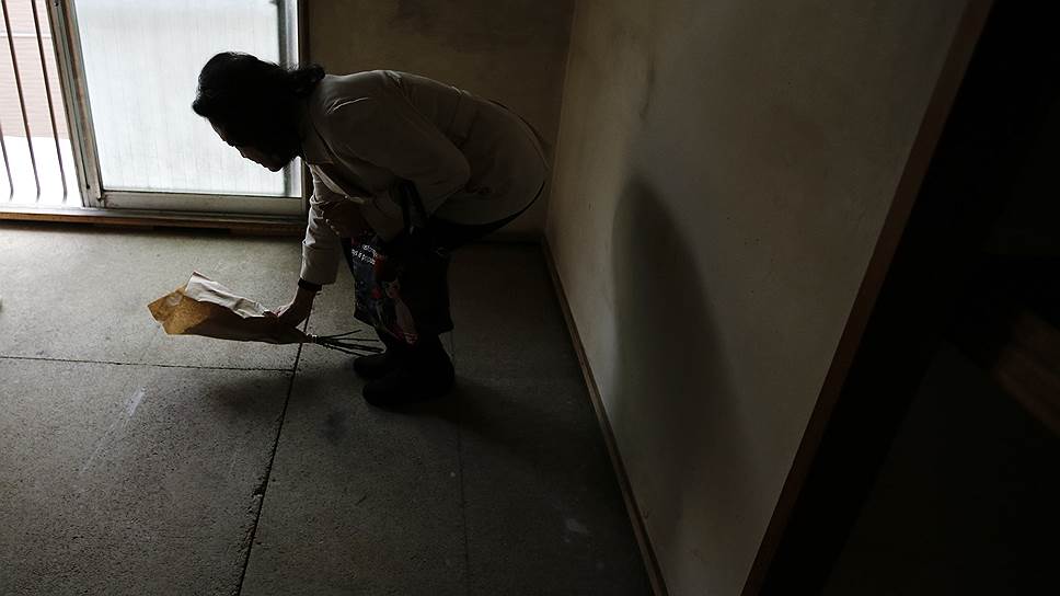 В Японии участились  случаи кодокуси — «одинокой смерти». Одинокие, забытые родными и соседями люди умирают в своем доме, а их тела обнаруживают случайно через долгое время  