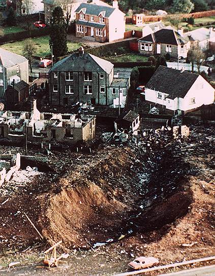 21 декабря 1988 года над шотландским Локкерби разбился самолет  Boeing-747 авиакомпании Pan American, летевший из Лондона в Нью-Йорк. Катастрофа произошла в результате подрыва находящегося на борту сотрудника ливийских спецслужб. Погибли 270 человек