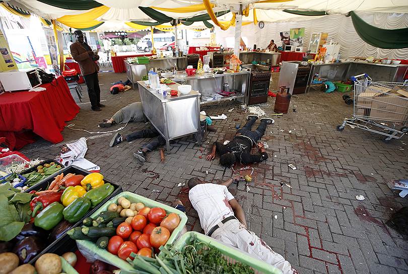 22 сентября 2013 года в результате нападения боевиков на посетителей торгового центра Westgate в столице Кении Найроби погибли 67 человек, ранения получили более 200 человек. Группа вооруженных людей — предположительно, около десяти человек — захватила фешенебельный торговый центр Westgate. Ответственность за происходящее  взяла на себя террористическая группировка «Аш-Шабаб»
