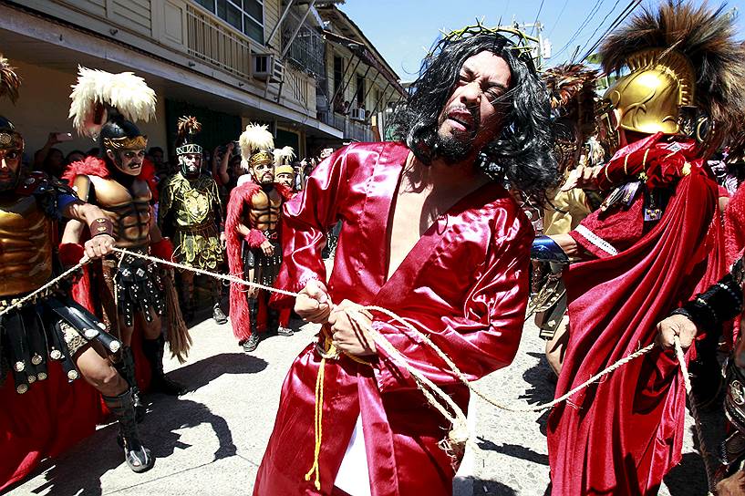 Театрализованное шествие на Страстной неделе на Филиппинах