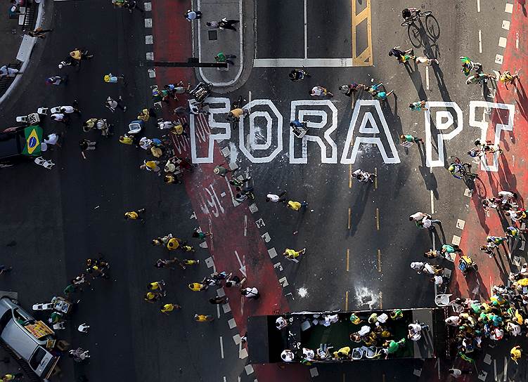 В рядах оппозиции объявили, что Дилма Руссефф не могла не знать о происходящем в Petrobras
