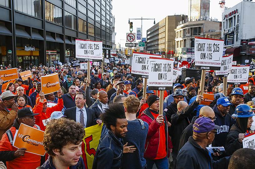 В сентябре прошлого года в 150 городах США прошли забастовки и митинги работников предприятий быстрого питания, в ходе которых около 450 участников акции были арестованы полицией
