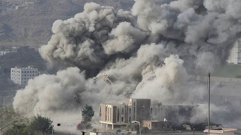 Таиз, Йемен. Бомбардировка Республиканского дворца саудовской авиацией