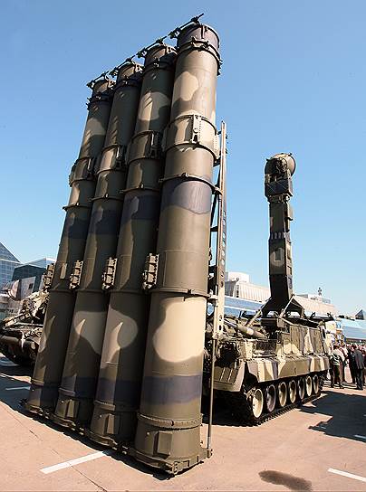 13 апреля. Президент России Владимир Путин подписал указ, который позволит передать Ирану российские зенитные ракетные комплексы С-300