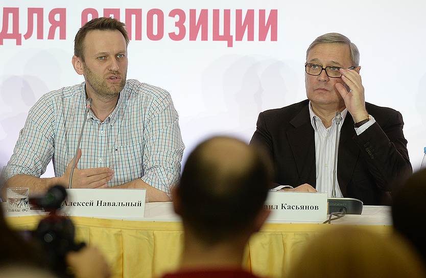 Сопредседатель РПР-ПАРНАС Михаил Касьянов (справа) и Председатель партии Партия прогресса Алексей Навальный (слева)