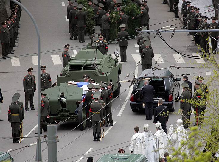 Траурная процессия во время похорон Бориса Ельцина