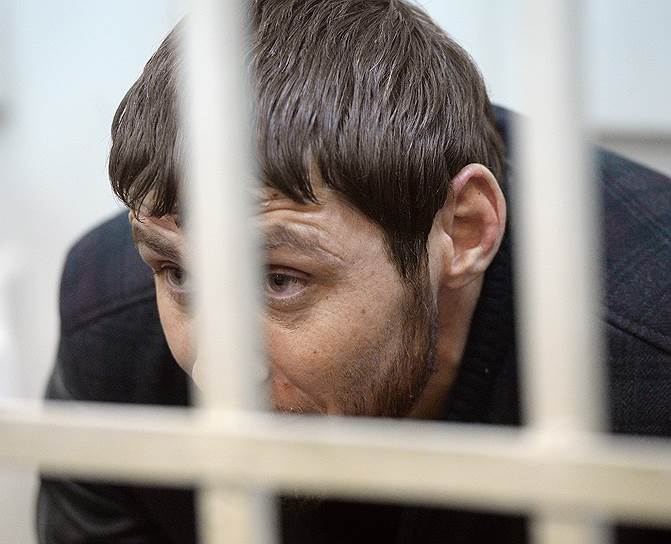 23 апреля. Продлен арест главному обвиняемому по делу об убийстве Бориса Немцова Зауру Дадаеву (на фото)
