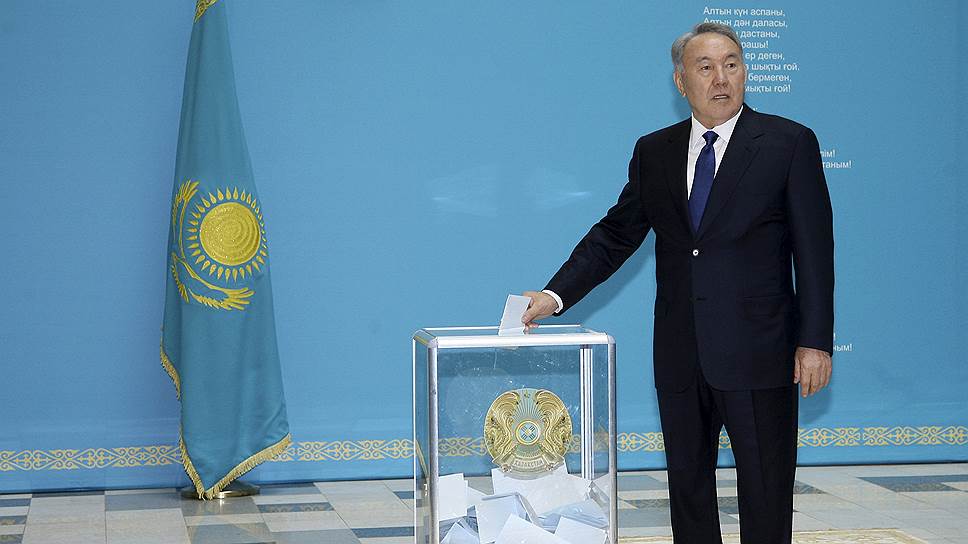 Владимир Путин поздравил Нурсултана Назарбаева с победой на выборах