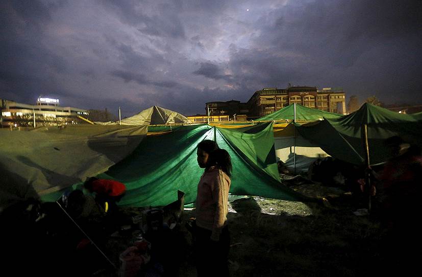 Катманду, Непал. Палаточный лагерь, построенный после землетрясения  