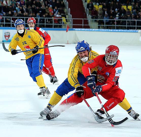 4 место: сборная России по хоккею с мячом (12 баллов)&lt;br>Первое место на чемпионате мира (-3 очка за низкий уровень конкуренции)
