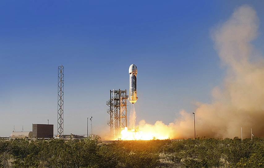 Техас, США. Тестовый старт суборбитального аппарата New Shepard, разработанного космическим стартапом Blue Origin, принадлежащего главе Amazon.com Джеффу Безосу