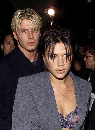 В 1999 году Дэвид Бэкхем женился на певице и участнице музыкальной группы Spice Girls Виктории Адамс (на фото). В настоящее время пара воспитывает четверых детей — сыновей Бруклина, Ромео и Круза, а также дочку Харпер