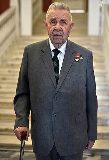 Петр Евсеевич Брайко — полковник, Герой Советского Союза, удостоенный звания 7 августа 1944 года за командование одной из частей партизанского отряда Ковпака