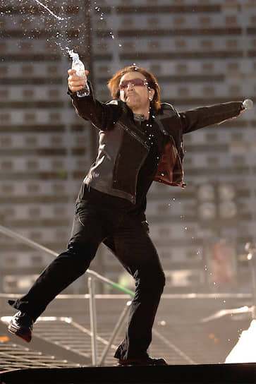 В 2000-х U2 завязали с экспериментами в музыке и переключились на создание высокотехнологичных шоу, оставаясь при этом хитмейкерами 
