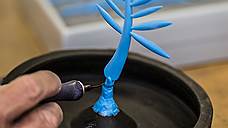 Но к 1964 году акцентированная послевоенная буржуазность, показная роскошь в духе итальянской dolce vita перестали пользоваться популярностью во Франции и даже осуждались: и вместо Золотой пальмовой ветви победитель стал получать обыкновенный сертификат. А события мая 1968 года в Париже привели к тому, что церемонию награждения победителей вообще отменили. Про существование награды забыли до 1975 года, когда очередной исполнительный директор фестиваля Морис Бесси решился снова вручить победителю хрустальный шар с золотой веткой — в парадном футляре из красной кожи и белой замши