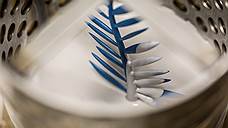 В дальнейшем приз окончательно стал неотъемлемой частью кинофестиваля. Его очертания менялись: в 1981 году шаровидная форма хрустальной подставки превратилась в каменную пирамиду, а в 1992 году дизайнер Тьерри де Буркени предпочел камню прозрачный кристалл ручной огранки