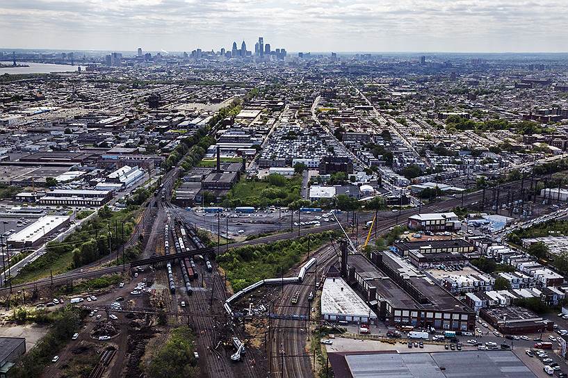 Филадельфия, США. Вид на место крушения поезда Amtrak