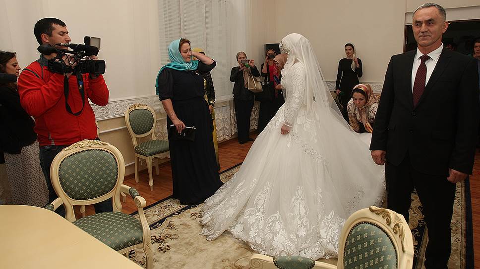 Как в Чечне сыграли свадьбу главы РОВД и 17-летней девушки