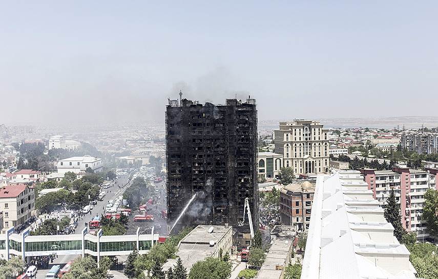 Баку, Азербайджан. Последствия пожара в жилом здании 