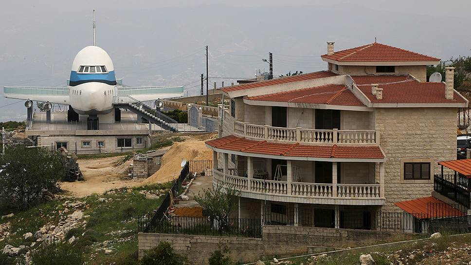 Мизиара, Ливан. Вид на жилой дом, построенный в виде самолета Airbus A380