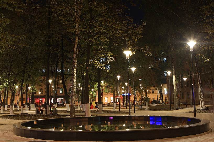 Для подсветки сквера «Черный пруд» в Нижнем Новгороде (на фото) компания Philips выбрала светодиодное оборудование CitySpirit LED. Уровень освещенности в результате повысился. При одинаковой мощности белый свет кажется ярче желтого, который излучают традиционные натриевые лампы