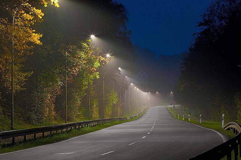Качественное освещение — одно из средств профилактики ДТП. Исследования подтверждают, что водители раньше замечают маневры других автомобилей, если освещение дорожного полотна белое