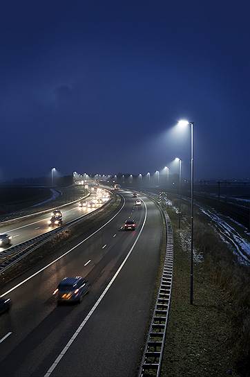 В прошлом одним из главных аргументов в пользу использования натриевых ламп для освещения автомобильных дорог была экономичность этих решений, но в последнее время они и по этому показателю проигрывают LED — новейшим источникам белого света