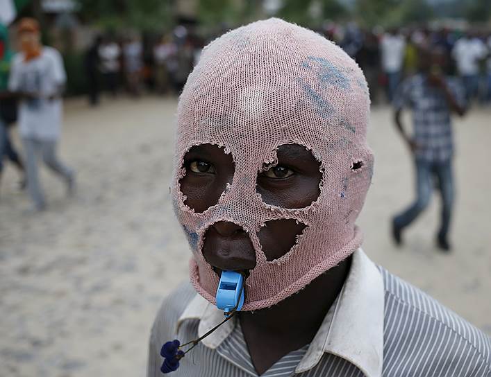 26 апреля в Бурунди начались массовые акции протеста, вызванные решением президента Бурунди Пьера Нкурунзиза баллотироваться на третий срок, несмотря на то, что это противоречит конституции