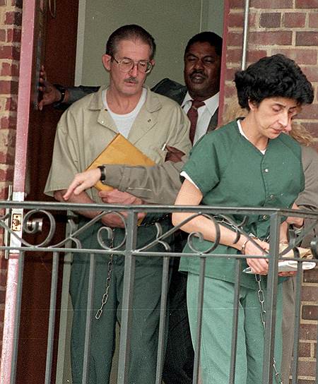 В феврале 1994 года в США задержан сотрудник ЦРУ Олдрич Эймс, который с 1985 года работал на советскую разведку и раскрыл 25 агентов ЦРУ. Осужден на пожизненное заключение с конфискацией имущества, его жена — Розария —  на пять лет