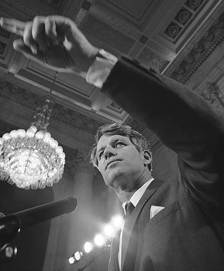 После смерти брата Бобби Кеннеди 9 месяцев находился в должности Генерального прокурора США при президенте Джонсоне. Он ушел в отставку в сентябре 1964 года, и в ноябре того же года был избран в Сенат от штата Нью-Йорк