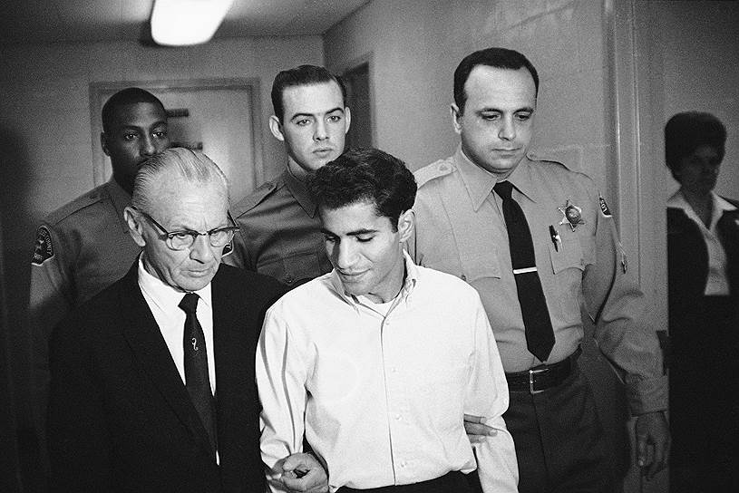 За убийство Роберта Кеннеди был осужден Серхан Бишара (на фото в центре), 24-летний палестинско-иорданский иммигрант. Он был задержан на месте преступления. Во время суда Серхан заявил, что стрелял со злым умыслом, заранее обдуманным в 20 лет, но впоследствии отказался от этих слов. Он был приговорен к смертной казни, но позднее наказание смягчили; в данный момент Серхан Бишара отбывает пожизненное заключение. В 2021 году, после 15 безуспешных прошений в УДО, он получил рекомендации к условно-досрочному освобождению