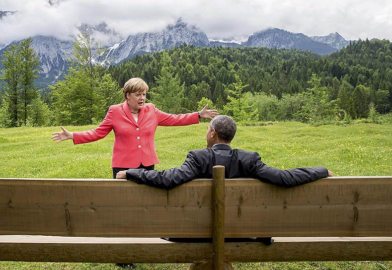 Крюн, Германия. Канцлер Германии Ангела Меркель и президент США Барак Обама во время переговоров в рамках саммита G7