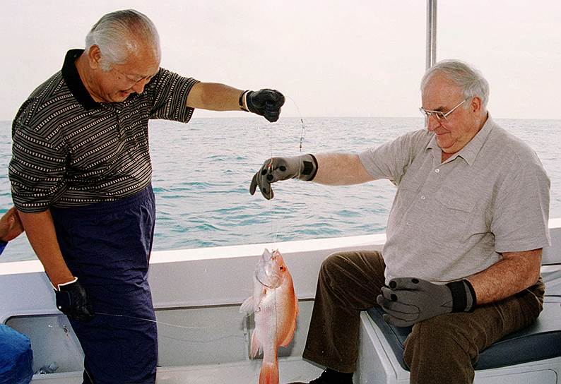 В 1996 году рыбалка объединила индонезийского президента Мухаммеда Сухарто и бундесканцлера Гельмута Коля
