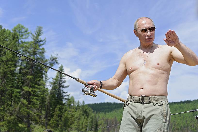 «Рыбалка мне близка, любима, и я всегда с удовольствием использую, к сожалению, очень редкую возможность посидеть с удочкой». Республика Тува — одно из любимых мест рыбалки президента Владимира Путина. В 2013 году в интернете появились кадры, на которых президент ловит на спиннинг огромную щуку на озере Токпак-Холь. Рыба, вес которой составил 21 кг, удивила даже местного егеря