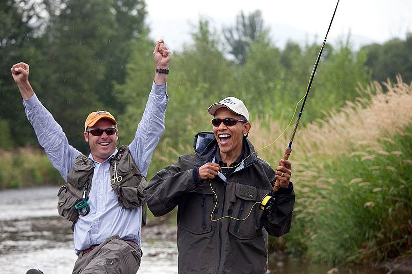 В августе 2009 года за рыбалкой был замечен 44-й президент США Барак Обама. Несмотря на то, что ловля рыбы — непривычное занятие для американского президента, за один день он в сопровождении инструктора поймал полдюжины рыб. Изначально Обама не хотел, чтобы его поездка освещалась СМИ. Президент США утверждал, что просто хочет потренироваться. Однако когда его рейтинг начал падать и впервые был зафиксирован на отметке ниже 50%, Обама изменил свое решение