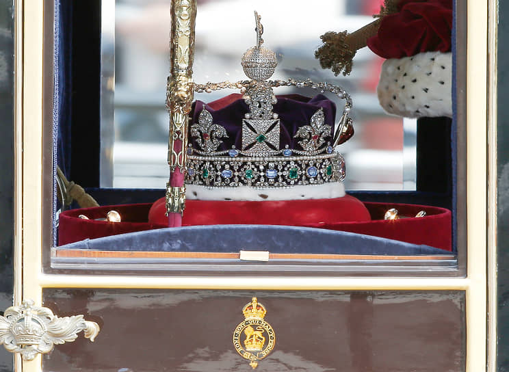 Второй по величине осколок крупнейшего алмаза Cullinan приобрел форму изумруда; он весит 317 карат, носит имя Cullinan 2 или «Вторая звезда Африки» и украшает британскую корону наравне с Рубином Черного Принца, Сапфиром Святого Эдуарда и Сапфиром Стюарта