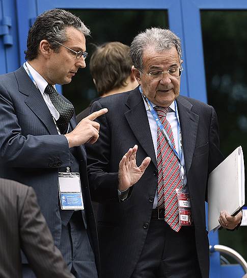 День второй. Бывший председатель Европейской комиссии Романо Проди (справа)